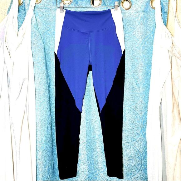 Victoria’s Secret Sweat On Point Leggings High Rise  with Pockets Sz 10 - Picture 2 of 9